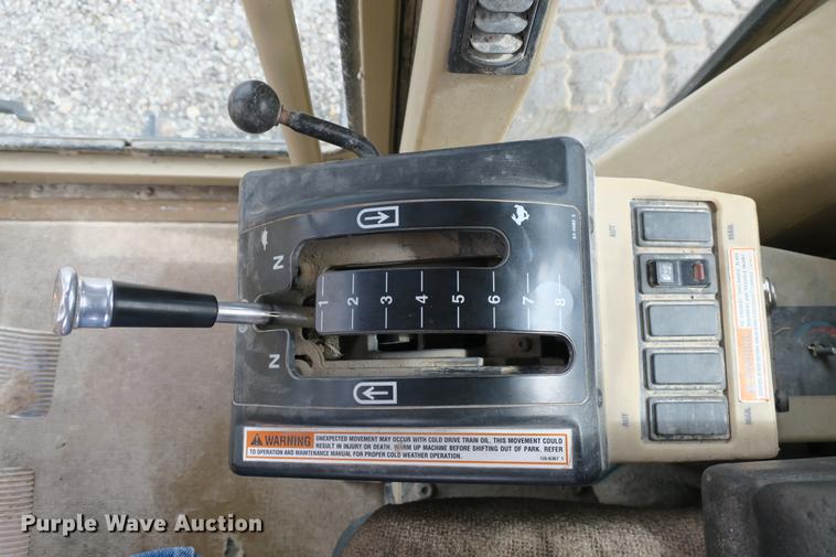 image for item DE3747 2001 Caterpillar 135H motor grader