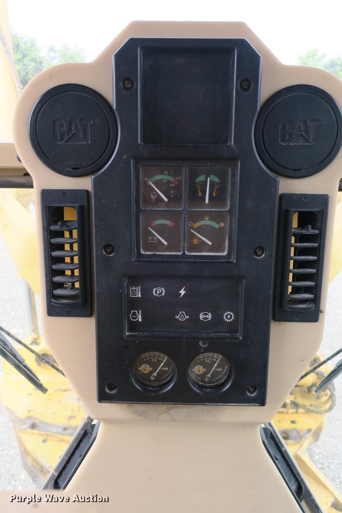 image for item DE3747 2001 Caterpillar 135H motor grader