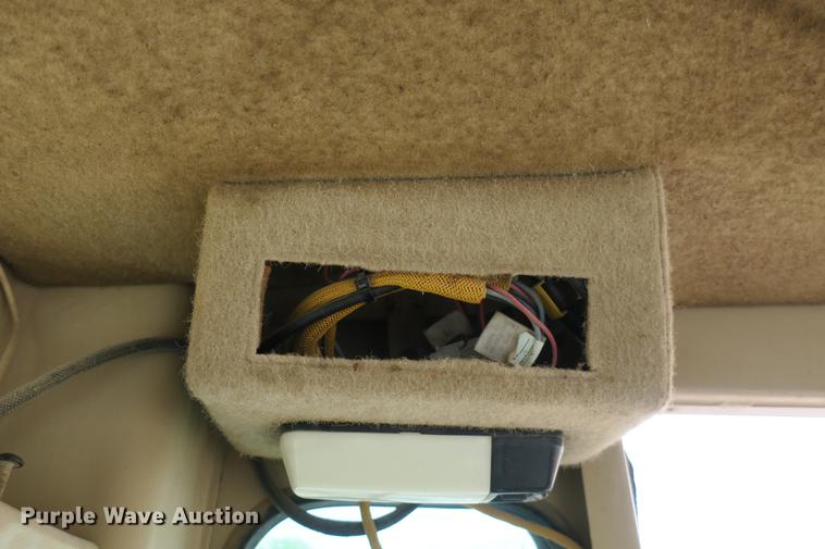 image for item DE3747 2001 Caterpillar 135H motor grader