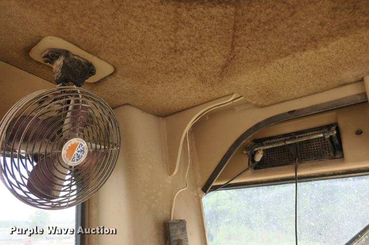 image for item DE3747 2001 Caterpillar 135H motor grader