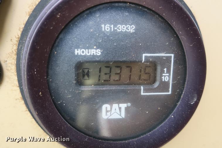 image for item DE3747 2001 Caterpillar 135H motor grader