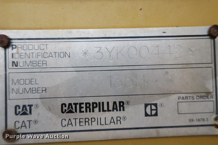 image for item DE3747 2001 Caterpillar 135H motor grader