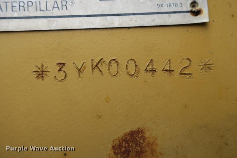 image for item DE3747 2001 Caterpillar 135H motor grader
