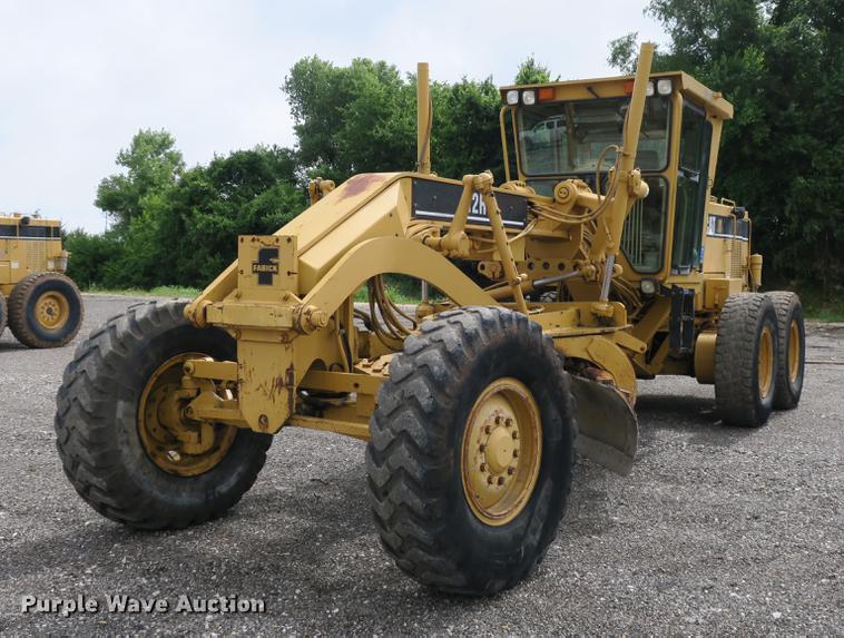 image for item DE3753 1999 Caterpillar 12H motor grader