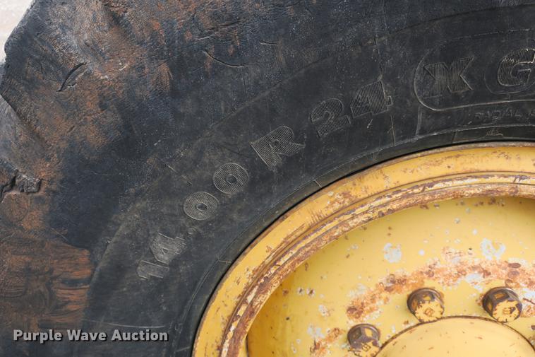 image for item DE3753 1999 Caterpillar 12H motor grader