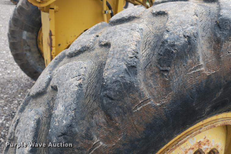 image for item DE3753 1999 Caterpillar 12H motor grader