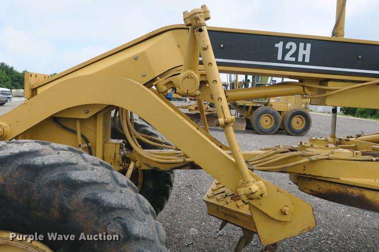 image for item DE3753 1999 Caterpillar 12H motor grader