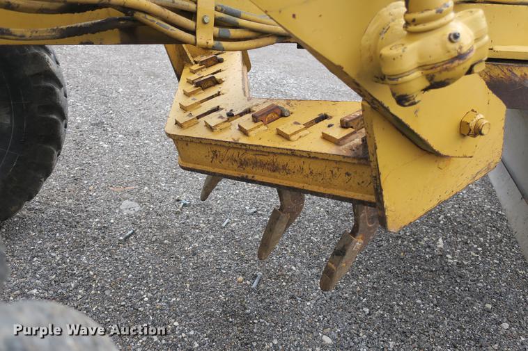 image for item DE3753 1999 Caterpillar 12H motor grader