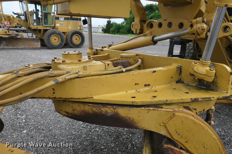 image for item DE3753 1999 Caterpillar 12H motor grader