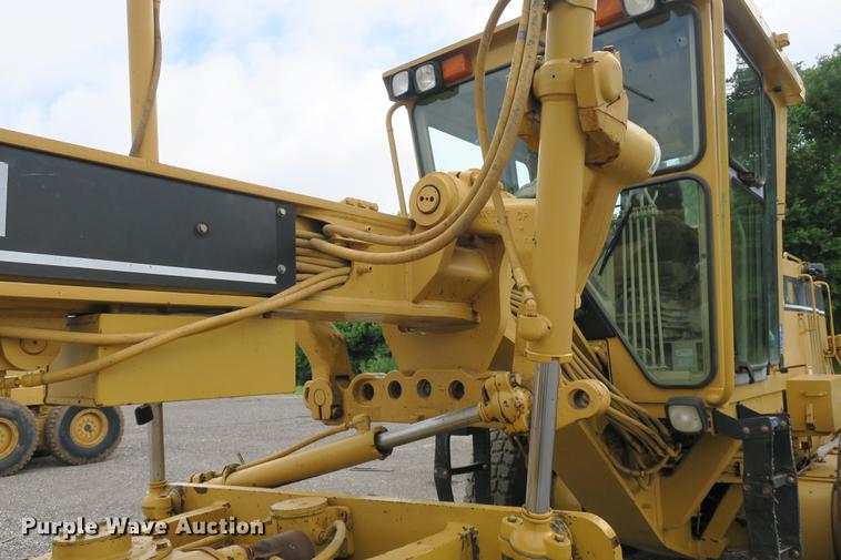 image for item DE3753 1999 Caterpillar 12H motor grader