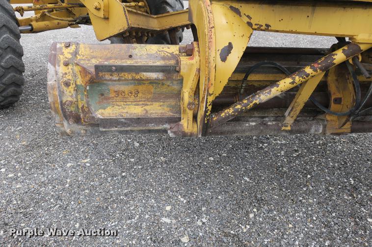 image for item DE3753 1999 Caterpillar 12H motor grader