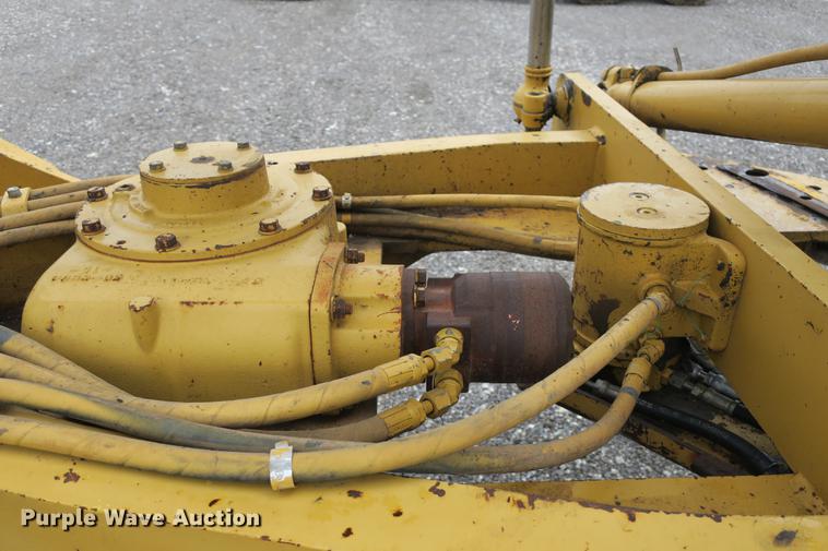 image for item DE3753 1999 Caterpillar 12H motor grader