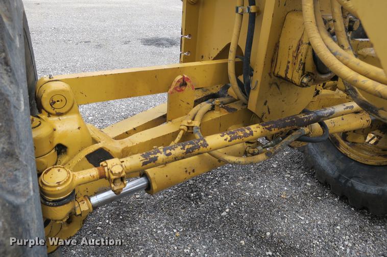 image for item DE3753 1999 Caterpillar 12H motor grader