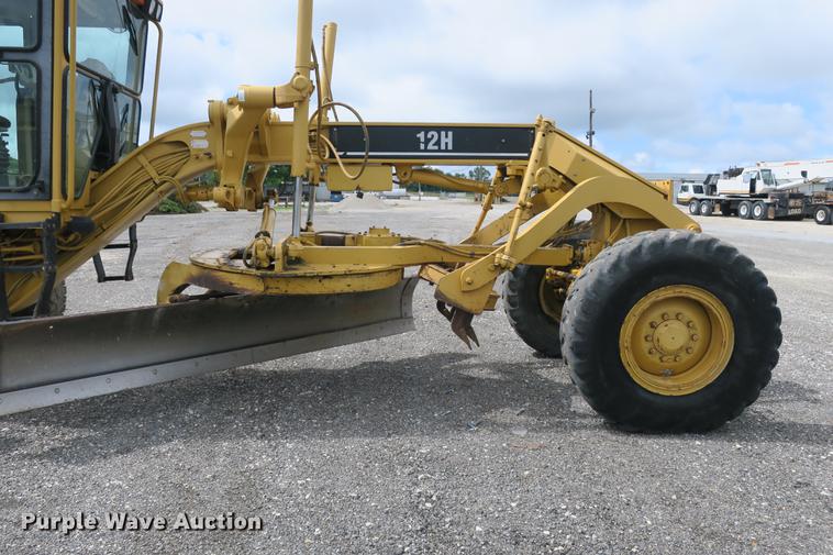 image for item DE3753 1999 Caterpillar 12H motor grader