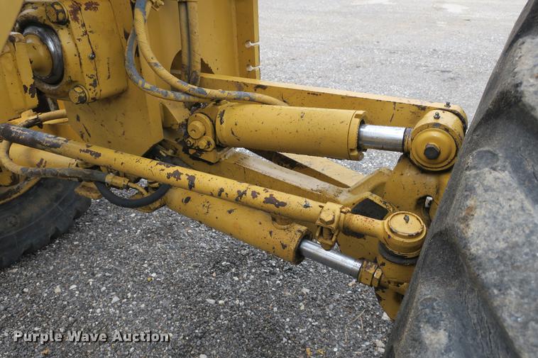 image for item DE3753 1999 Caterpillar 12H motor grader