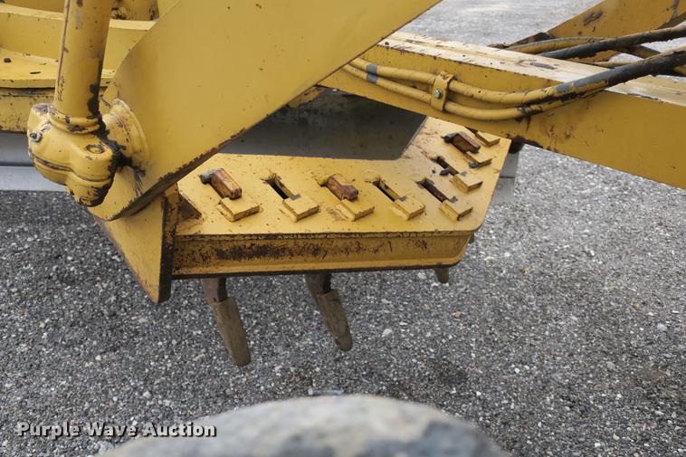 image for item DE3753 1999 Caterpillar 12H motor grader