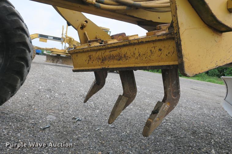 image for item DE3753 1999 Caterpillar 12H motor grader