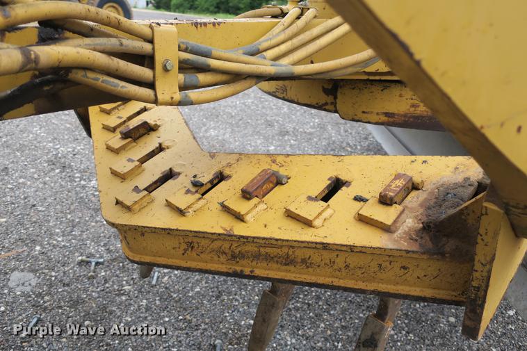 image for item DE3753 1999 Caterpillar 12H motor grader