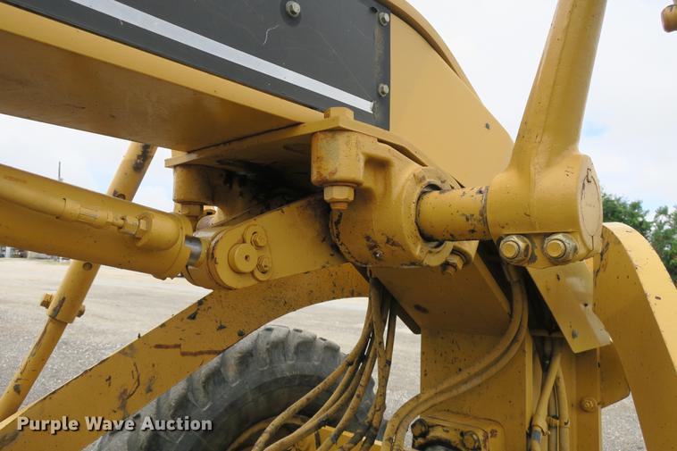 image for item DE3753 1999 Caterpillar 12H motor grader