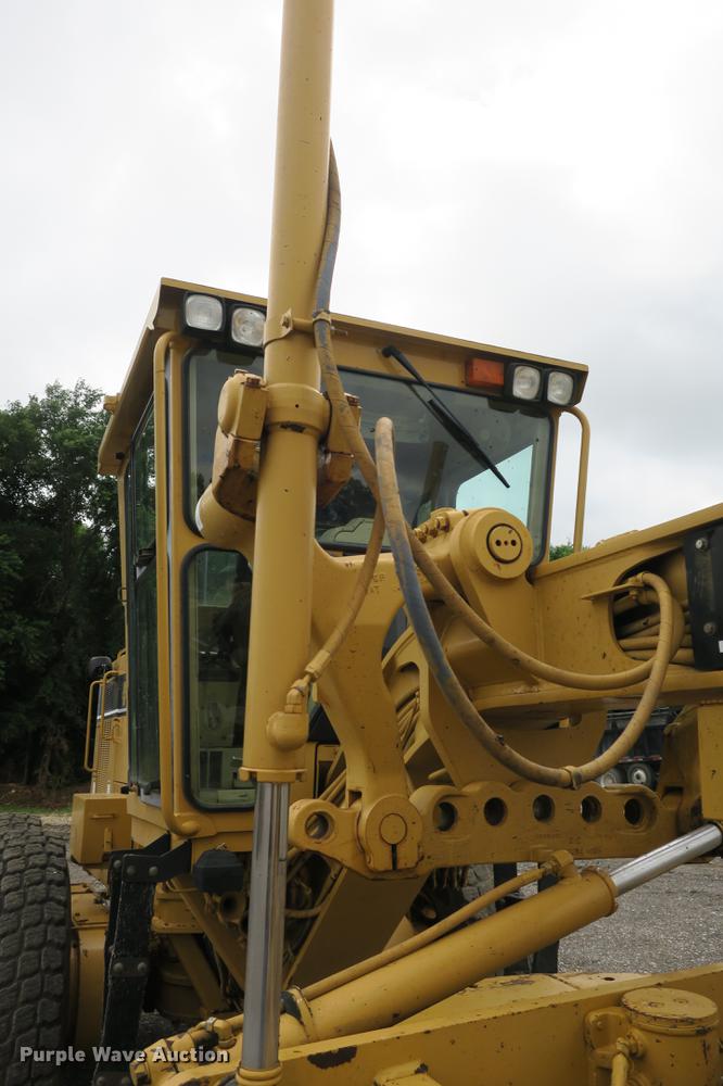image for item DE3753 1999 Caterpillar 12H motor grader