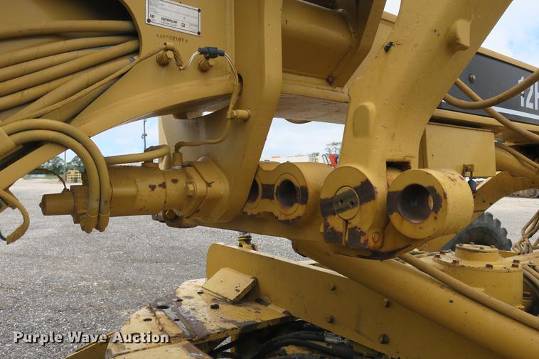 image for item DE3753 1999 Caterpillar 12H motor grader