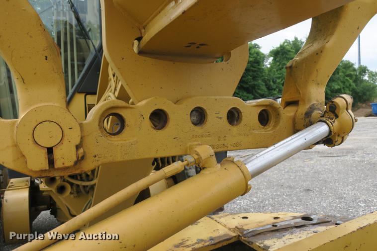 image for item DE3753 1999 Caterpillar 12H motor grader