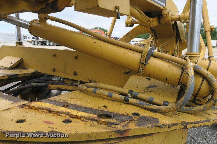 image for item DE3753 1999 Caterpillar 12H motor grader