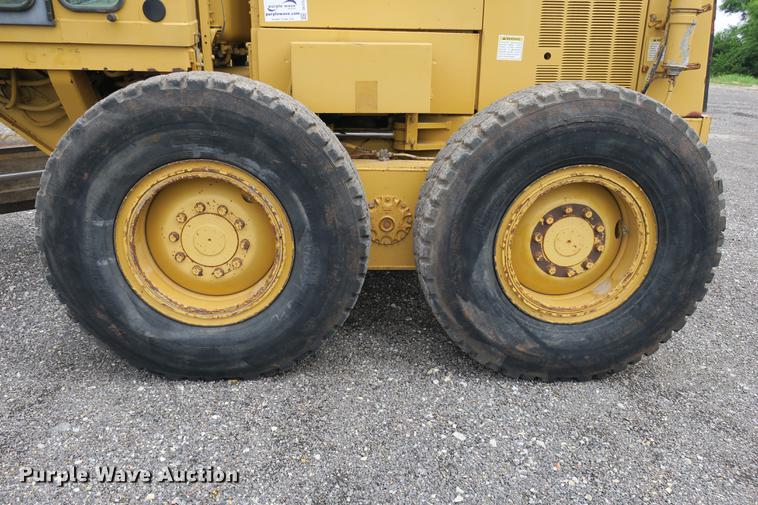 image for item DE3753 1999 Caterpillar 12H motor grader