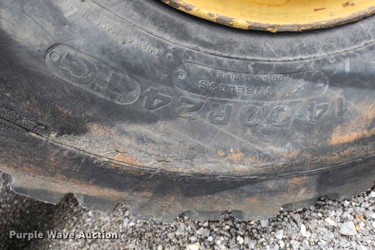 image for item DE3753 1999 Caterpillar 12H motor grader