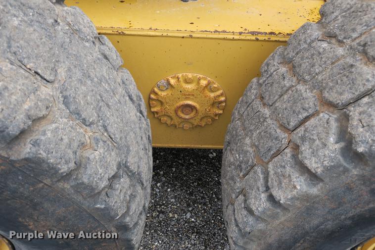 image for item DE3753 1999 Caterpillar 12H motor grader