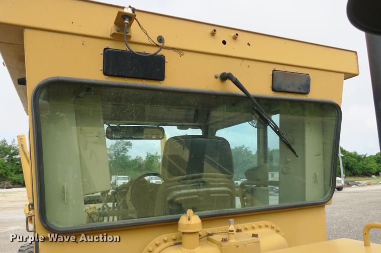 image for item DE3753 1999 Caterpillar 12H motor grader