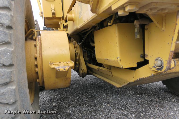 image for item DE3753 1999 Caterpillar 12H motor grader