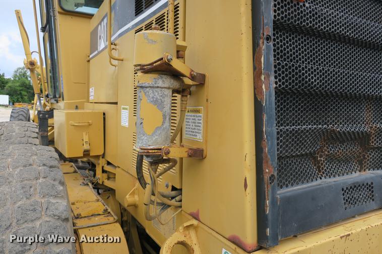 image for item DE3753 1999 Caterpillar 12H motor grader