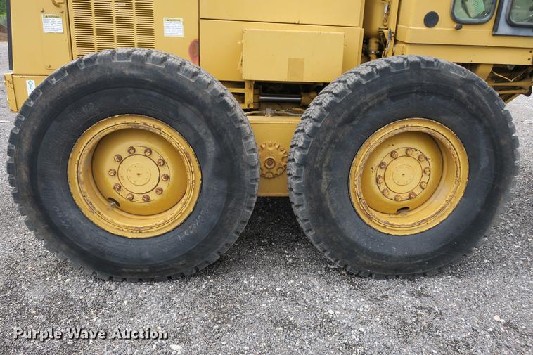 image for item DE3753 1999 Caterpillar 12H motor grader