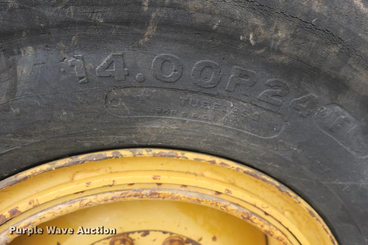 image for item DE3753 1999 Caterpillar 12H motor grader