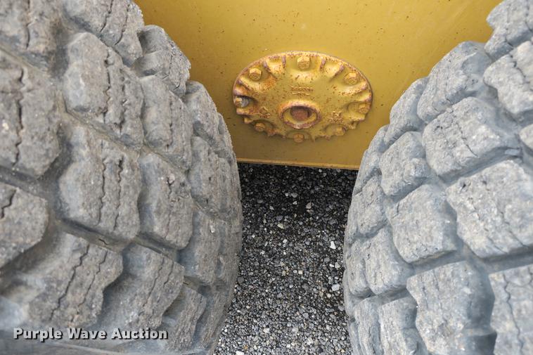 image for item DE3753 1999 Caterpillar 12H motor grader