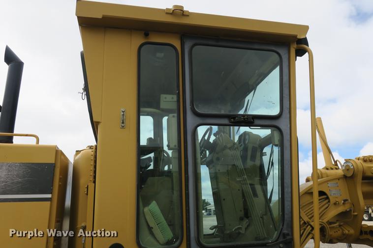 image for item DE3753 1999 Caterpillar 12H motor grader