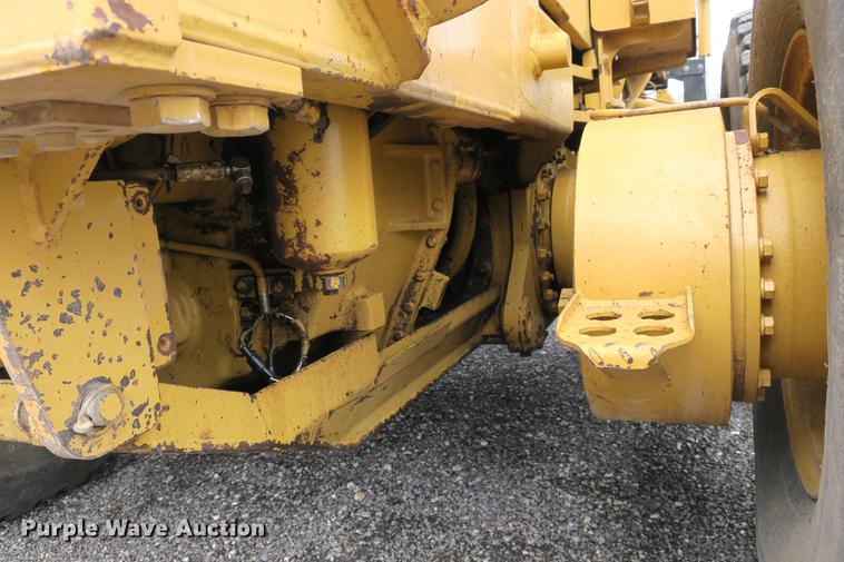 image for item DE3753 1999 Caterpillar 12H motor grader