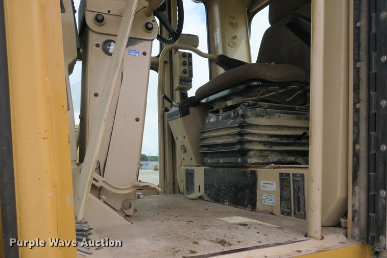 image for item DE3753 1999 Caterpillar 12H motor grader