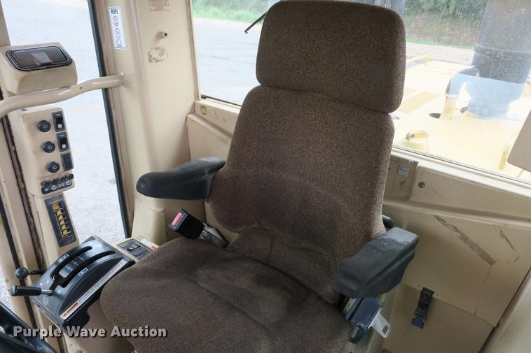 image for item DE3753 1999 Caterpillar 12H motor grader