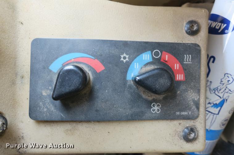 image for item DE3753 1999 Caterpillar 12H motor grader