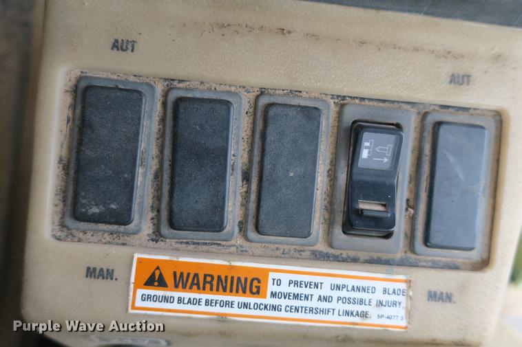 image for item DE3753 1999 Caterpillar 12H motor grader