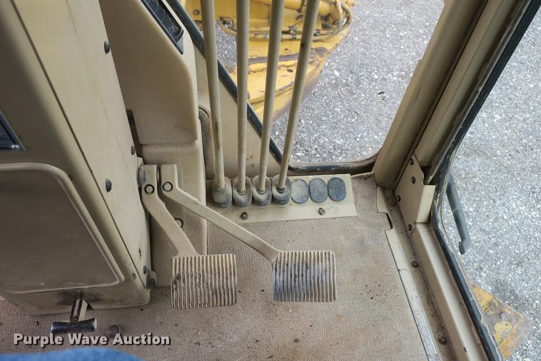 image for item DE3753 1999 Caterpillar 12H motor grader