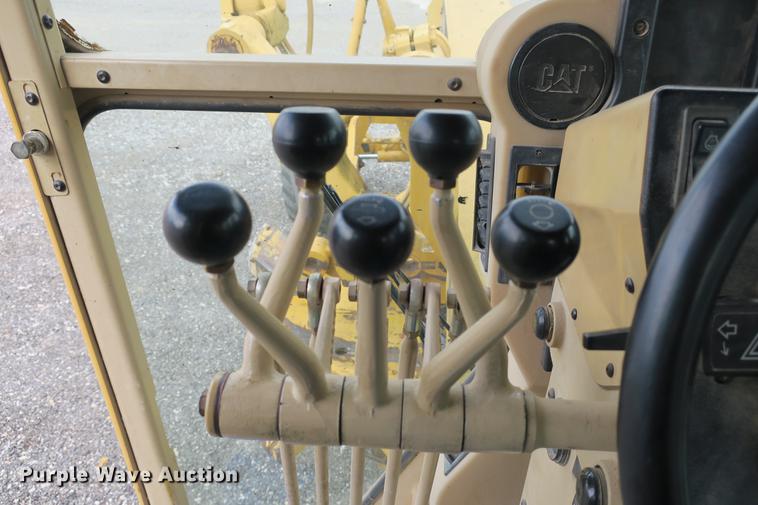 image for item DE3753 1999 Caterpillar 12H motor grader