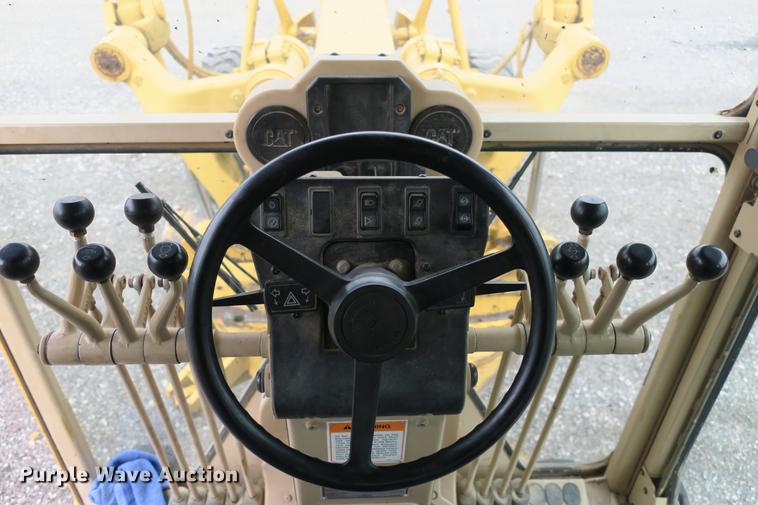 image for item DE3753 1999 Caterpillar 12H motor grader