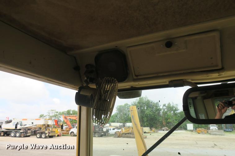 image for item DE3753 1999 Caterpillar 12H motor grader