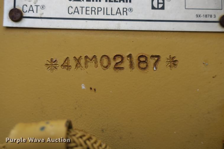 image for item DE3753 1999 Caterpillar 12H motor grader