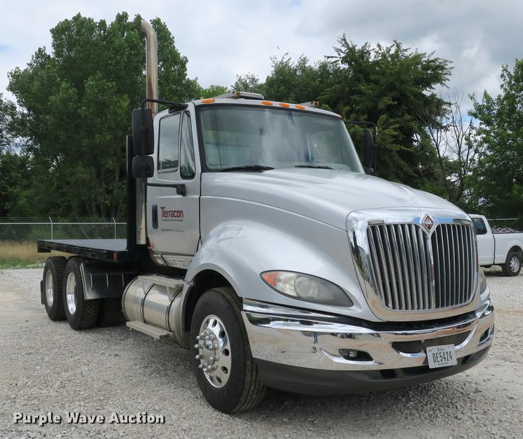 image for item DE3755 2011 International ProStar flatbed truck