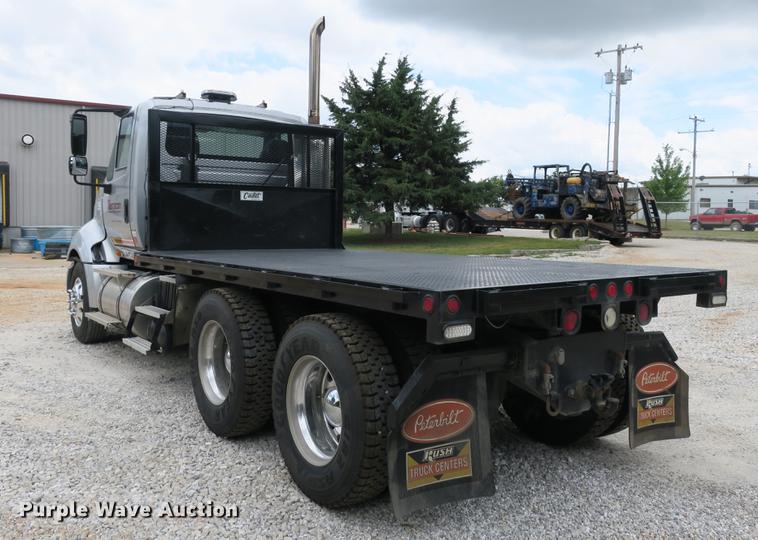 image for item DE3755 2011 International ProStar flatbed truck