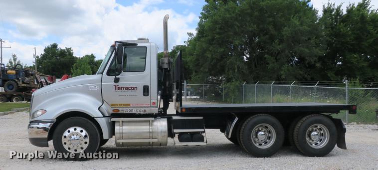 image for item DE3755 2011 International ProStar flatbed truck